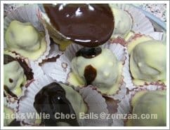 วิธีทำ Black and White Choc Balls ขั้นตอนที่ 14