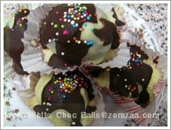 Black and White Choc Balls (แบล็คแอนด์ไวท์ช็อคบอล)