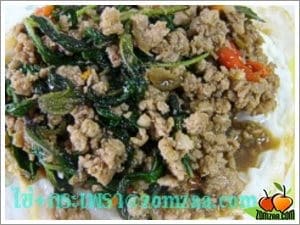 กระเพราหมูสับไข่ดาว (Fried Egg Topping with Stir-fried Minced Pork in Chili and Thai Basil)